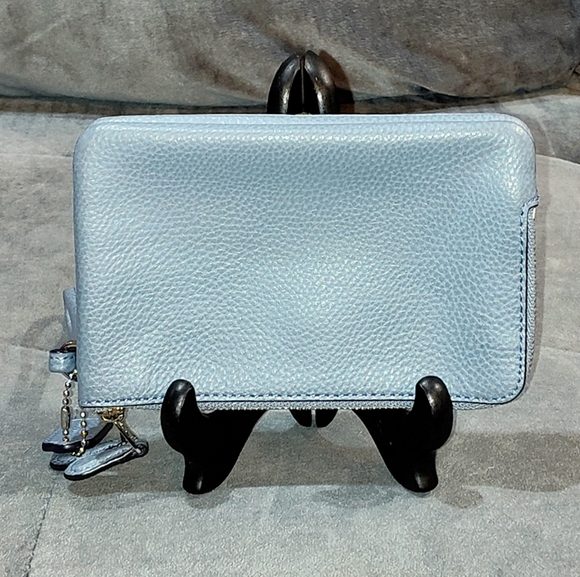 COACH DOUBLE CORNER ZIP PEBBLED LEATHER  WALLET WRISTLET STRAP 6½" X 4¼" BLUE - Picture 9 of 17